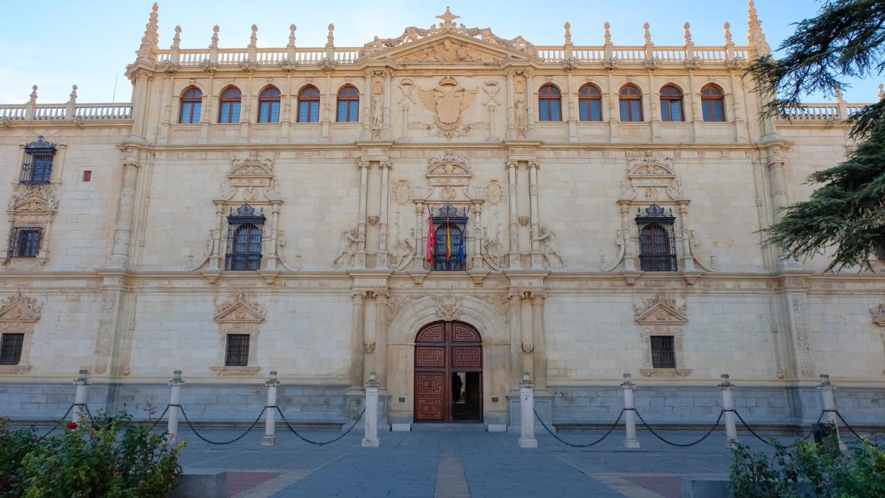 Fachada del Colegio Mayor de San Ildefonso