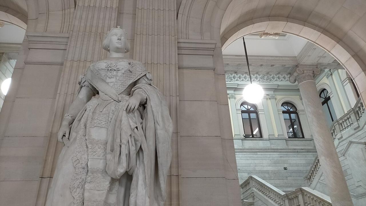 Imagen de la escalinata Biblioteca Nacional de España