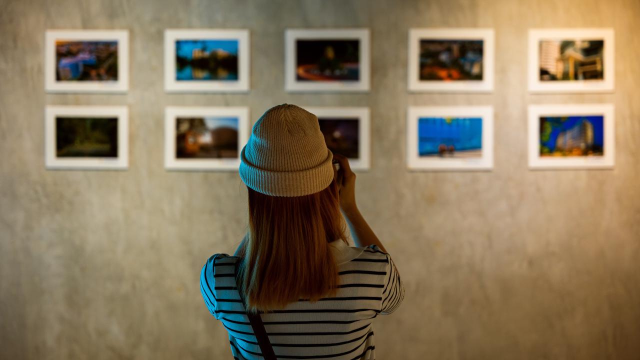 Exposición El Lobo y el Madroño