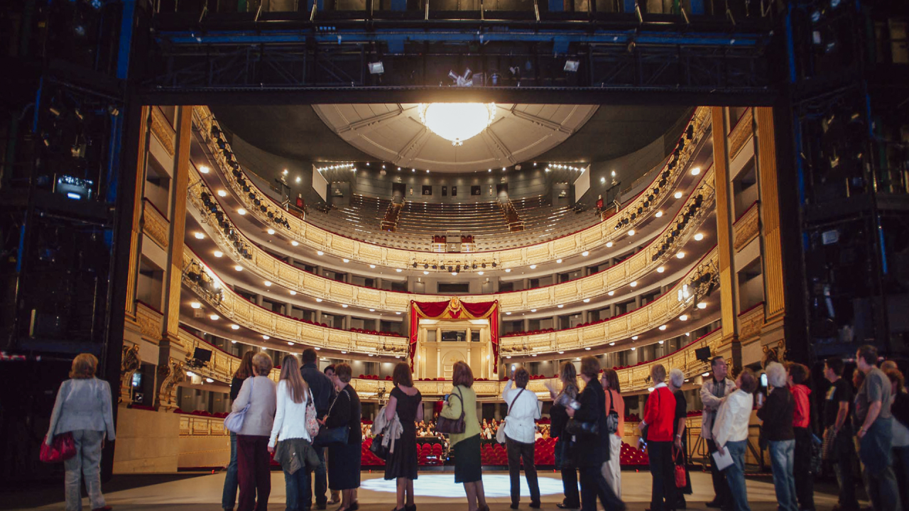 Vista de una visita guiada al Teatro Real