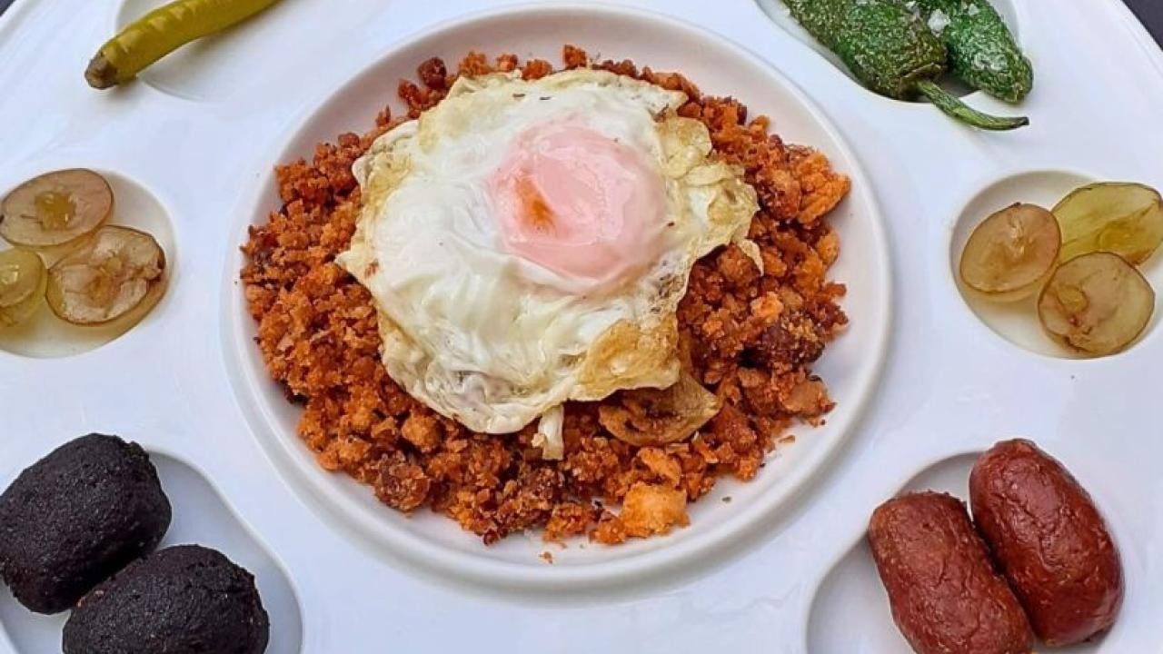 Imagen de un plato Migas,  típico de Alcalá de Henares