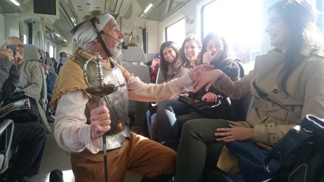 Imagen de Don Quijote en el tren turístico de Cervantes