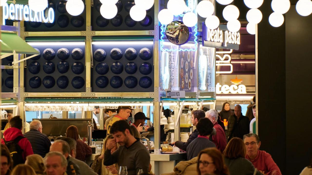 Ambiente de terraceo en el Bernabéu Market
