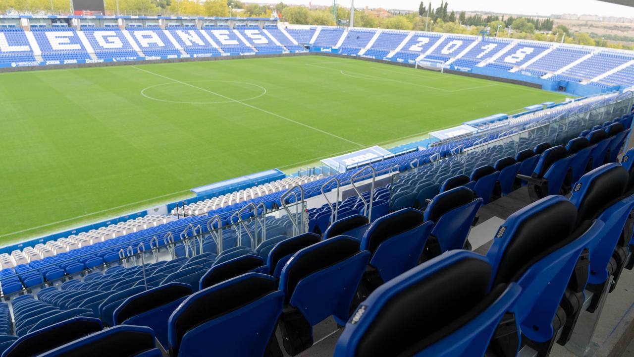 Vista del campo desde la tribuna del estadio de Butarque