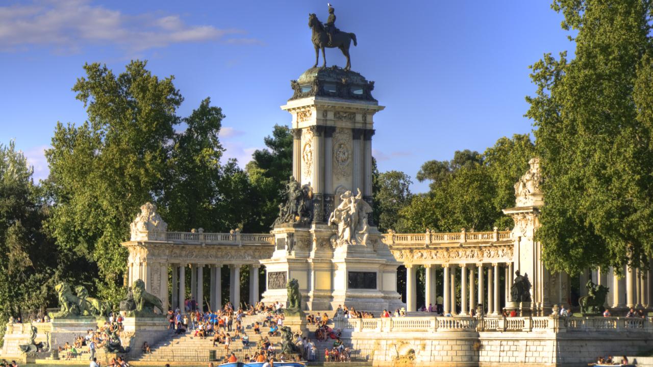 Vista del Estanque Grande del Retiro y el monumento a Alfonso XII