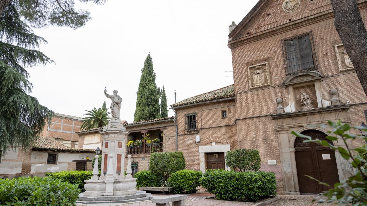 Imagen de la Plaza donde se encuentra el Monasterio de San Bernardo de Alcalá de Henares