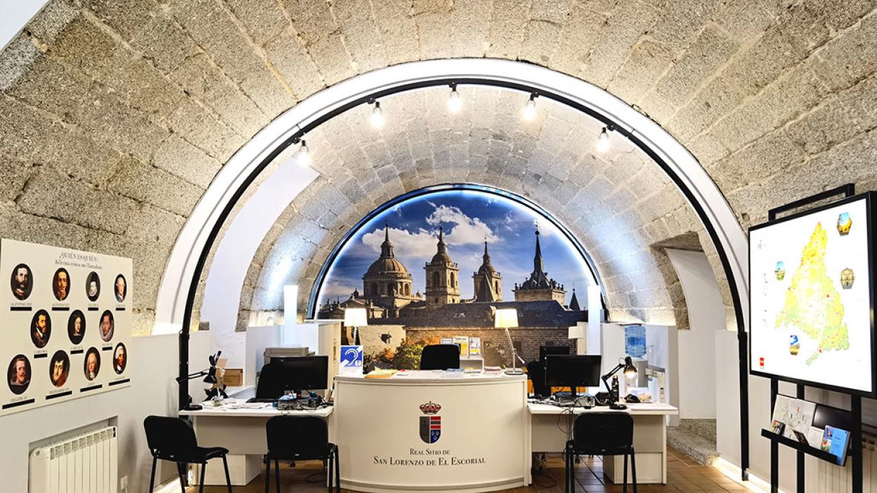 Imagen del interior de la Oficina de Turismo de San Lorenzo de El Escorial