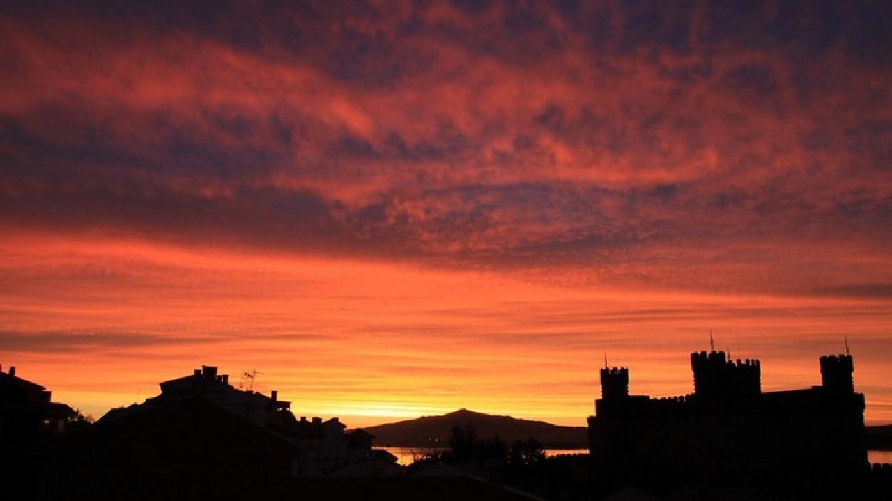 Imagen de un atardecer en Manzanares El Real