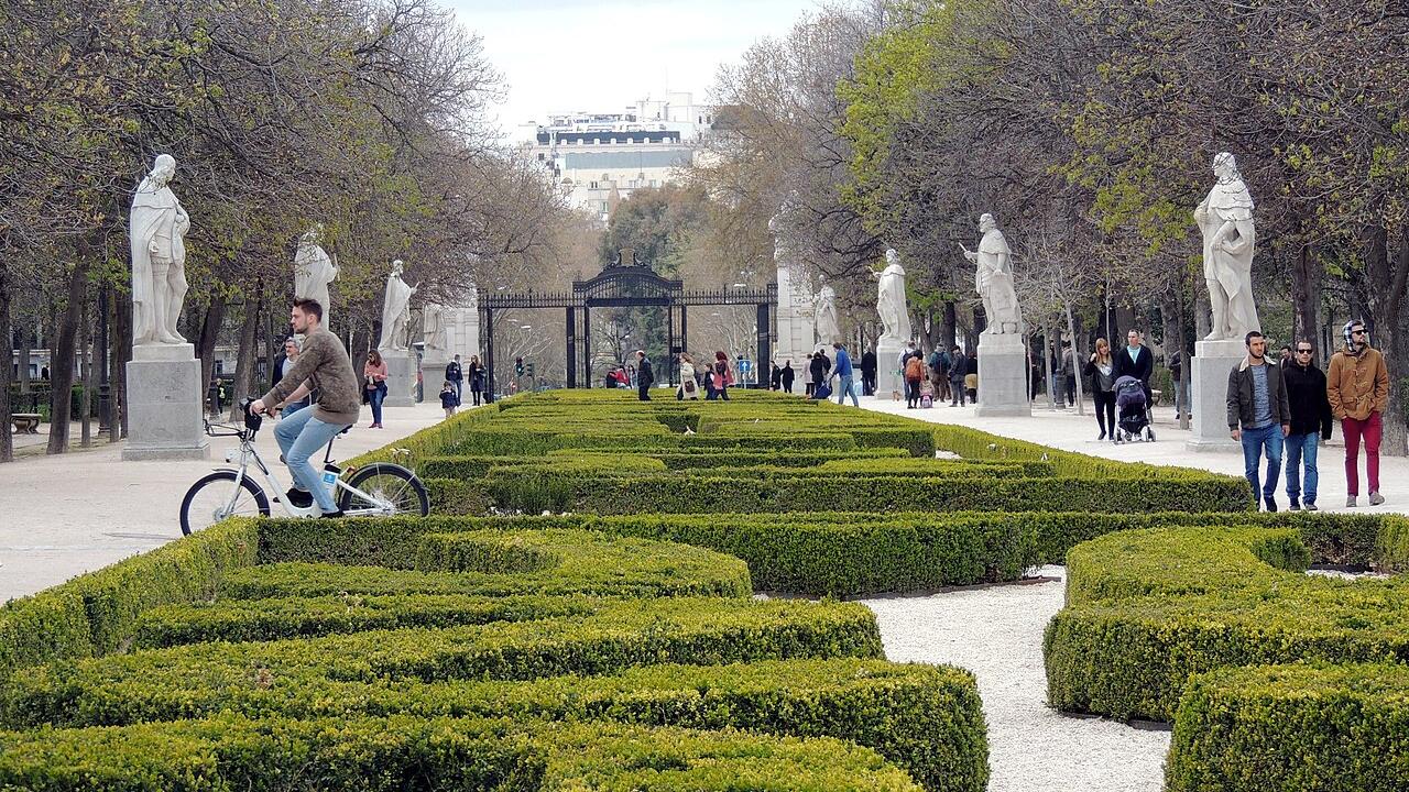 Paseo de las Estatuas del Retiro