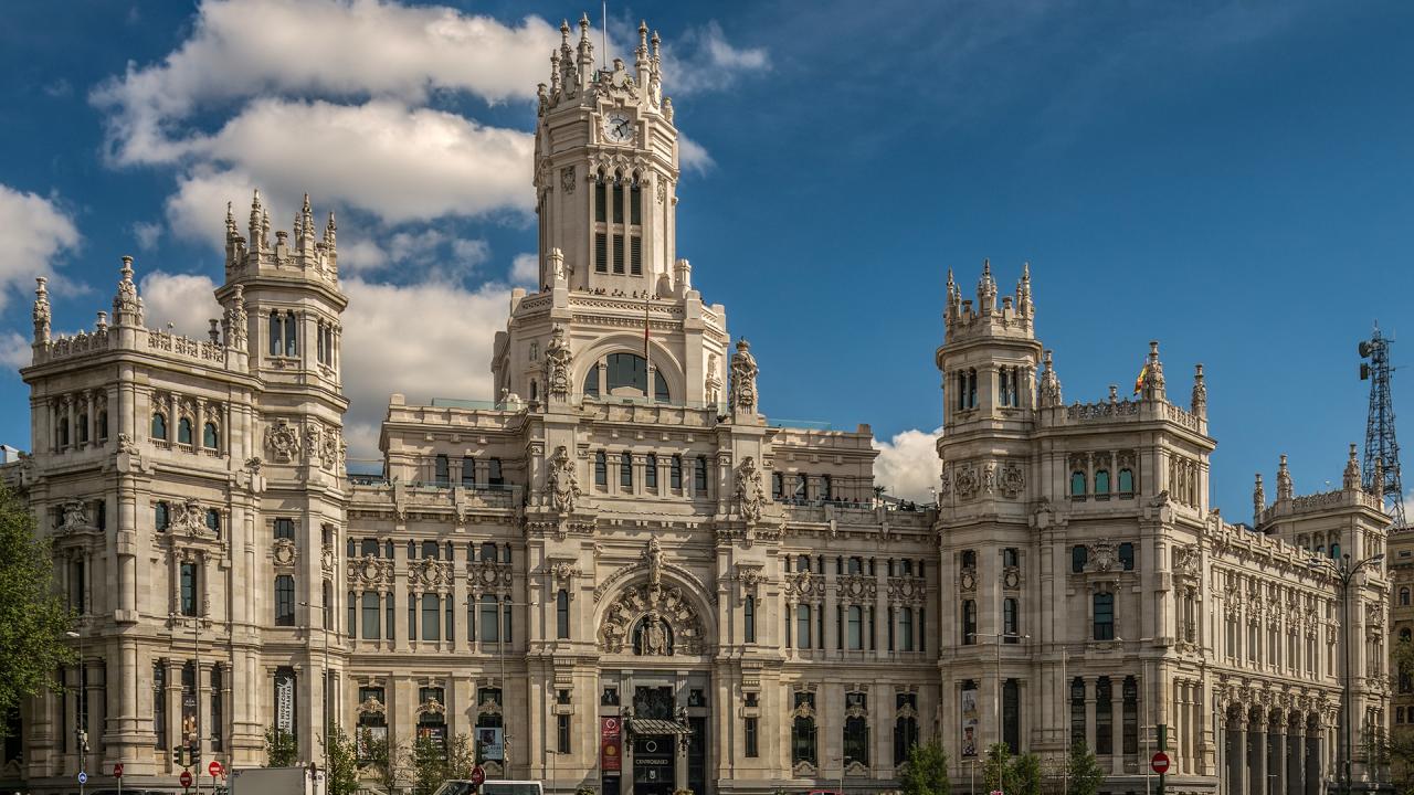 Palacio de la Prensa en la Plaza de Cibeles. Foto: Javier Sanchez / Archivo de la Dirección General de Turismo y Hostelería.