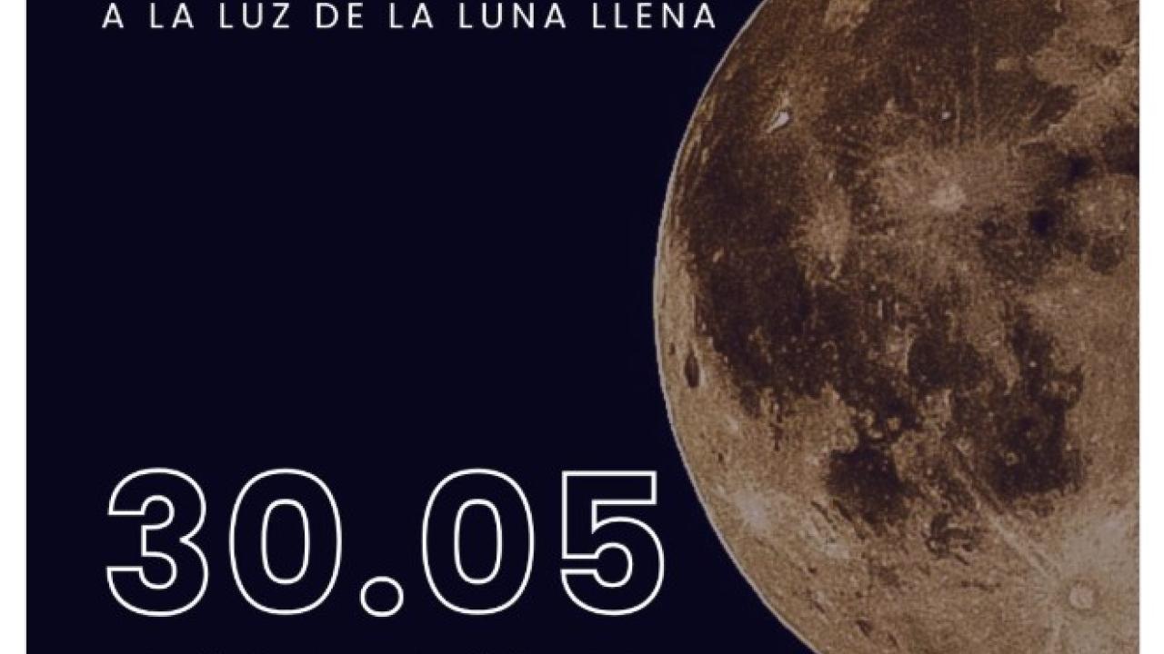 Senderismo bajo la luna llena 