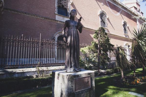 Estatua de Catalina de Aragón