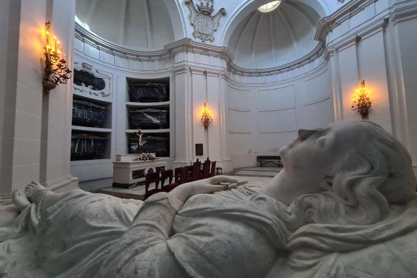 Vista del interior del panteón familiar de la Casa de Alba