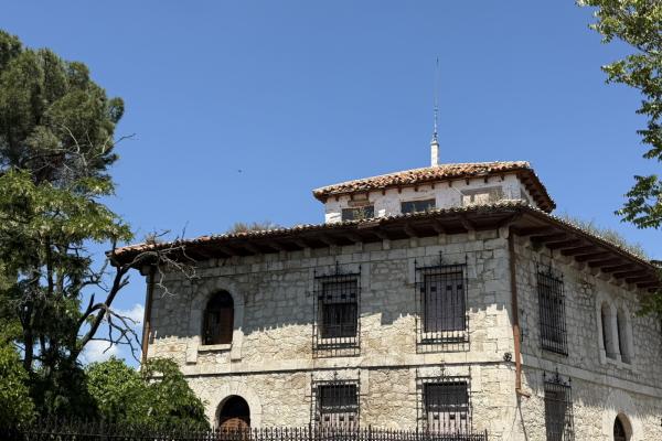 Imagen del exterior de la Casa de los Sanz en Loeches