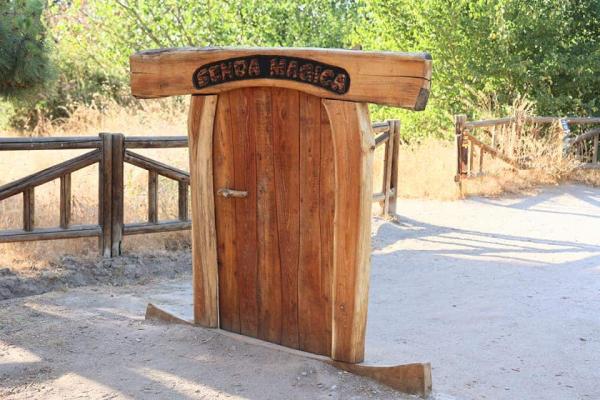 Puerta de la entrada a la Senda Mágica de Arroyomolinos