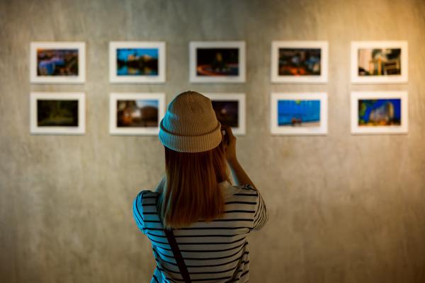 Exposición El Lobo y el Madroño