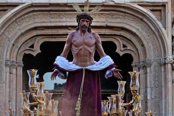 Imagen de Jesucristo saliendo de la Catedral-Magistral de Alcalá