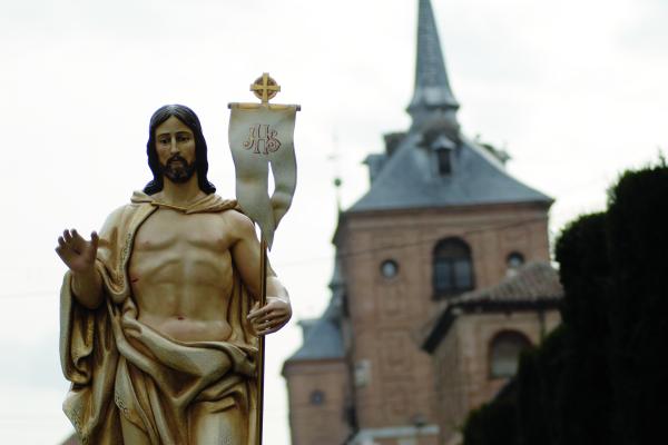 Procesión junto al Colegio de Málaga en Alcalá de Henares