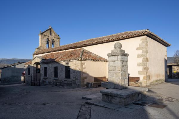 Vista general de la iglesia de Santa Ana en Madarcos