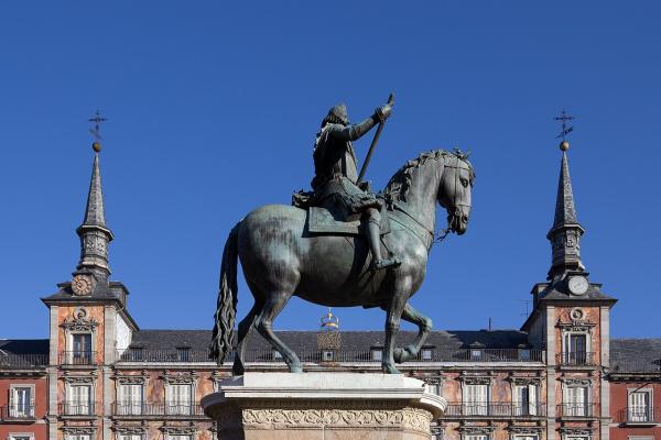 Vista de la estatua ecuestre de Felipe III en la plaza Mayor