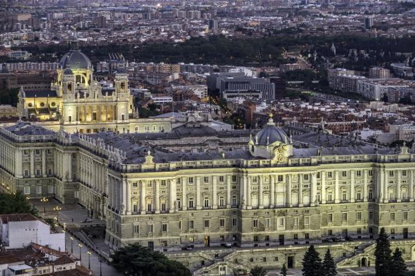 Vista nocturna del Palacio Real de Madrid