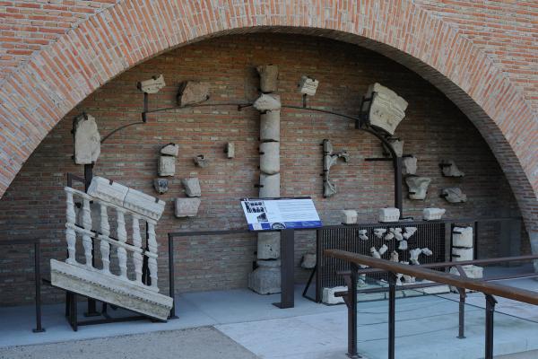 Imagen del Antiquarium y recinto amurallado del palacio arzobispa