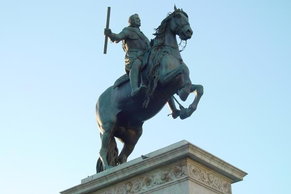Plaza de Oriente y monumento a Felipe IV