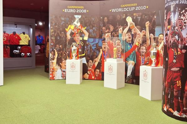 Imagen de la Sala de Trofeos del Museo de la Selección Española de Fútbol