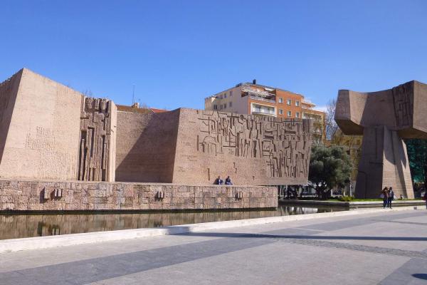 Imagen de la Plaza y monumento a Colón