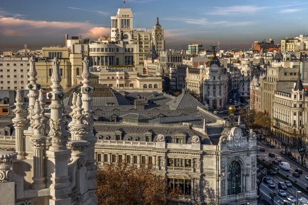 Vista del Banco de España y Gran Vía. Foto: Javier Sanchez / Archivo de la Dirección General de Turismo y Hostelería.