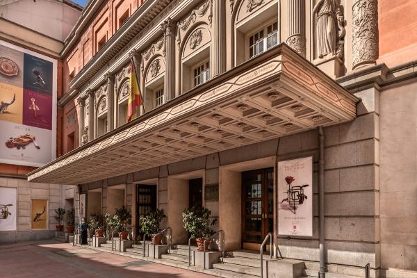 Fachada del Teatro de la Zarzuela. Foto: Javier Sanchez / Archivo de la Dirección General de Turismo y Hostelería.