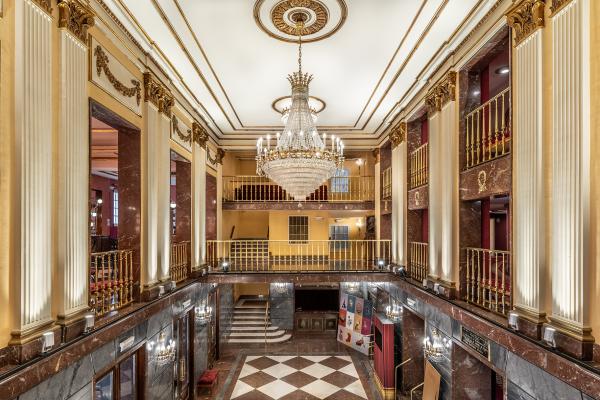 Hall del Teatro de la Zarzuela. Foto: Javier Sánchez / Archivo de la Dirección General de Turismo y Hostelería.