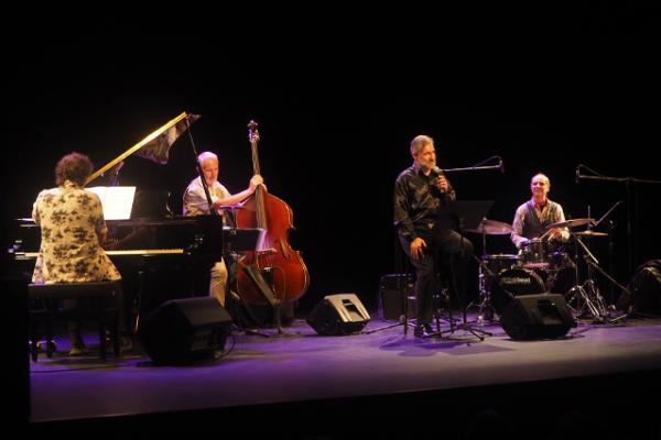 En tránsito: Homenaje a Joan Manuel Serrat